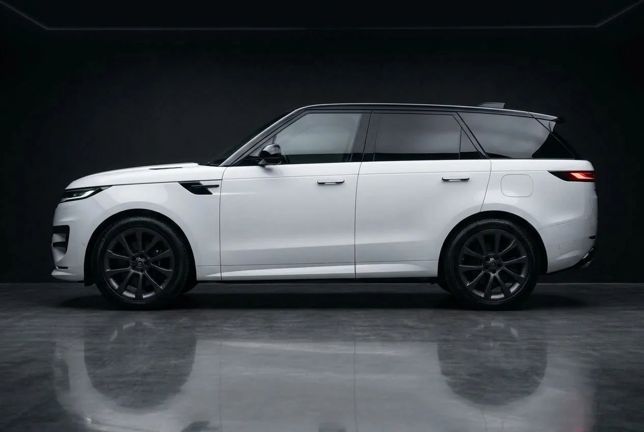 Range Rover Sport 2023, side studio view
