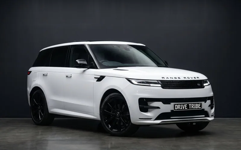 Range Rover Sport D300 SE Dynamic 2024 in the studio